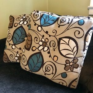 2 Pillows/1 set new without tags